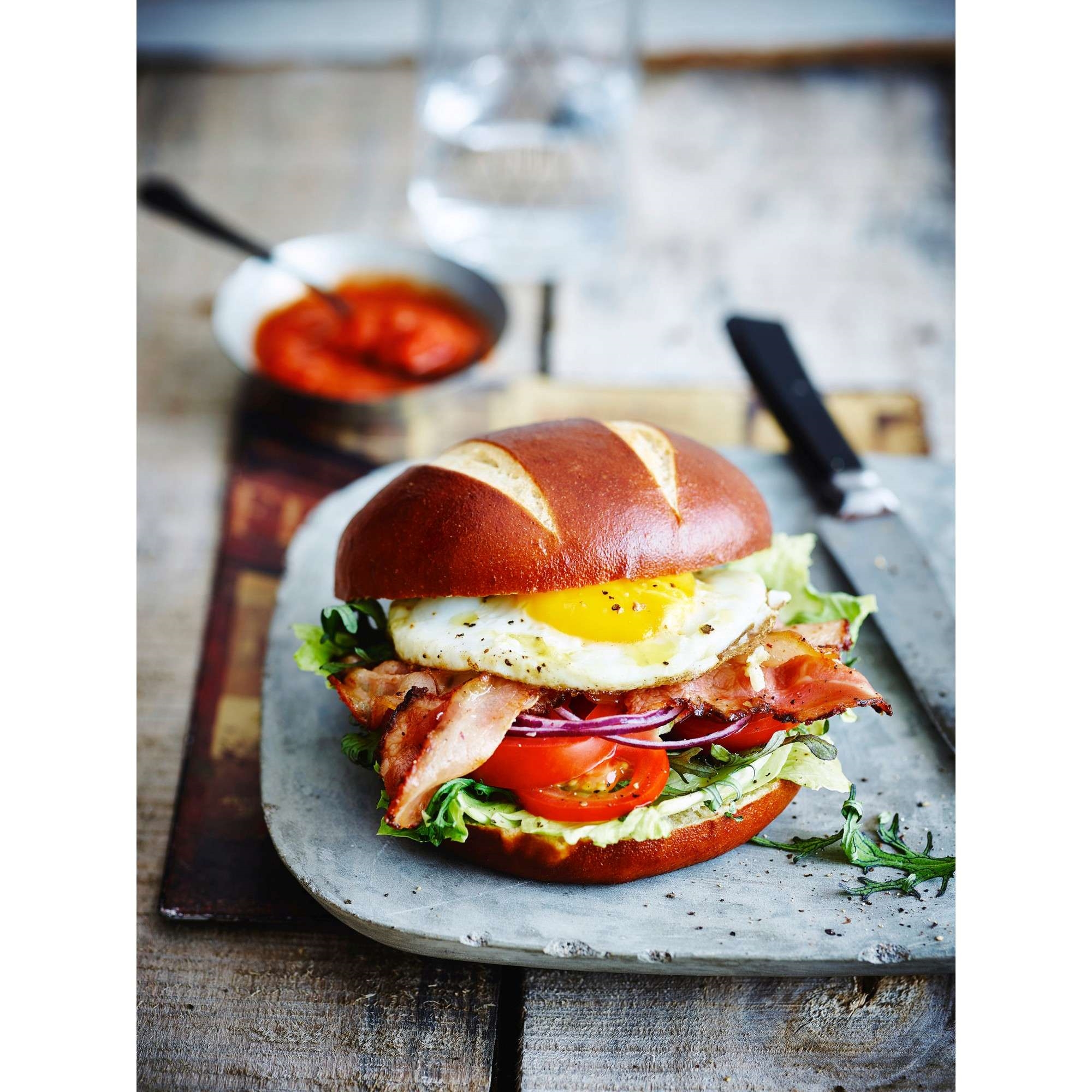 Hamburgerbrød laugen bun pre sliced   42x80g