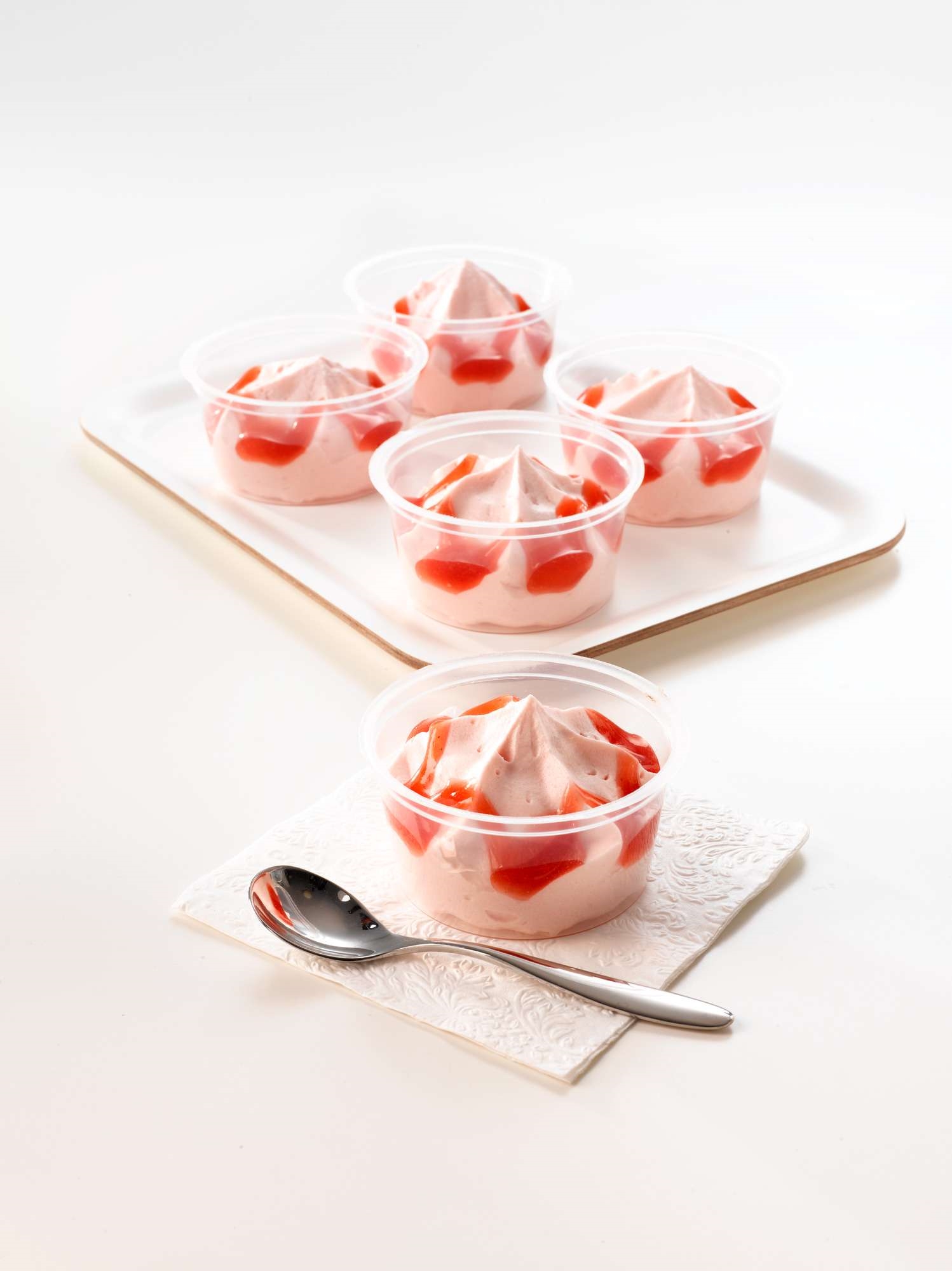 Strawberry mousse w/strawberry sauce 33x60g