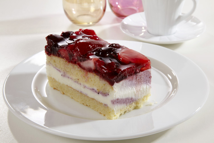 Cake woodland berries