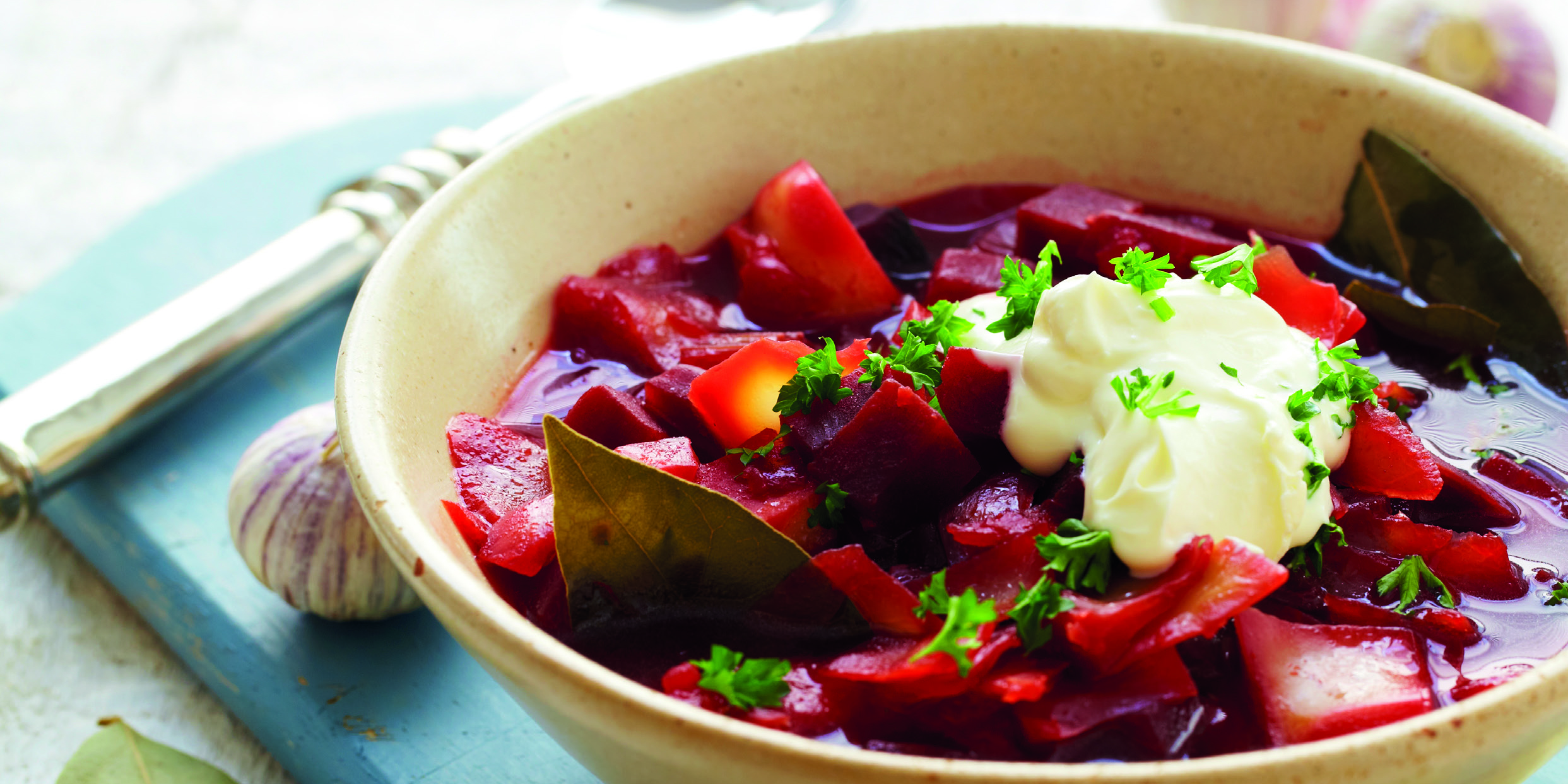 OPPSKRIFT - Borscht – Ukrainsk rødbetsuppe med kål og gulrøtter