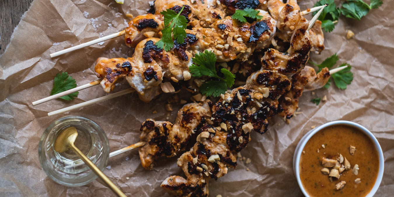 OPPSKRIFT - Kyllingspyd med mango og peanøttsaus